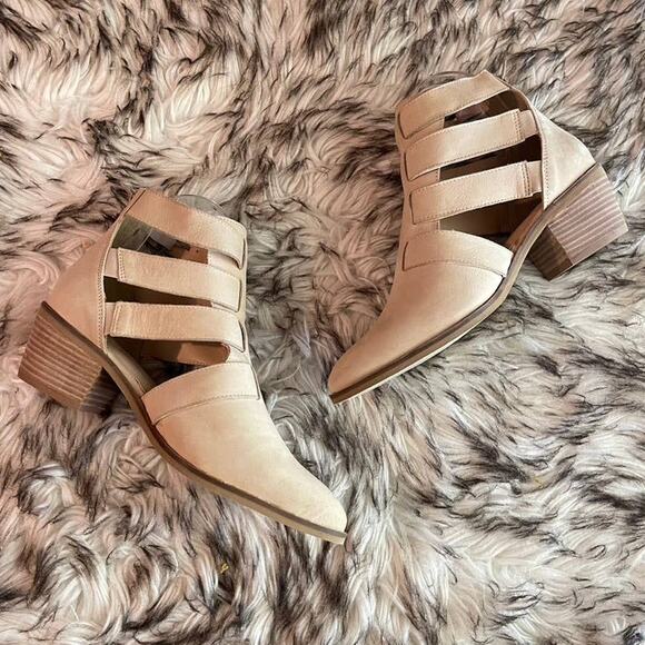 Crevo Jessamine Buckle Bootie Womens Sz 8.5 Tan Bone Boho Strappy Pointed Toe - Picture 4 of 13